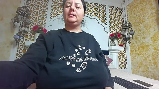 AleshaArabian online show from December 15, 2025, 5:13 am