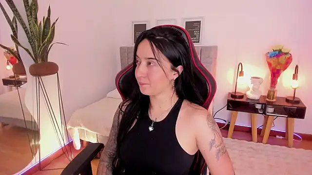 Snapshot of EmmyEvans1 chatting on February 28, 2025, 7:46 pm EmmyEvans1 online show from February 28, 2025, 7:46 pm