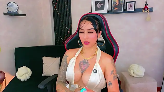 EmmyEvans1 online show from May 14, 2026, 7:44 pm