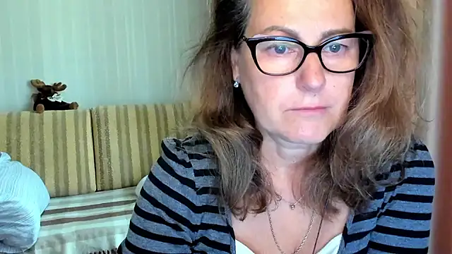 lauraoven online show from September 30, 2025, 7:03 am