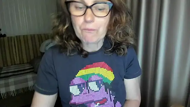 lauraoven online show from May 13, 2026, 6:26 pm