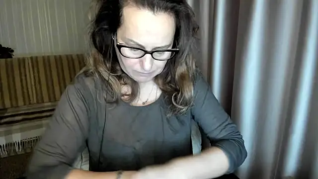 lauraoven online show from December 19, 2025, 8:06 am