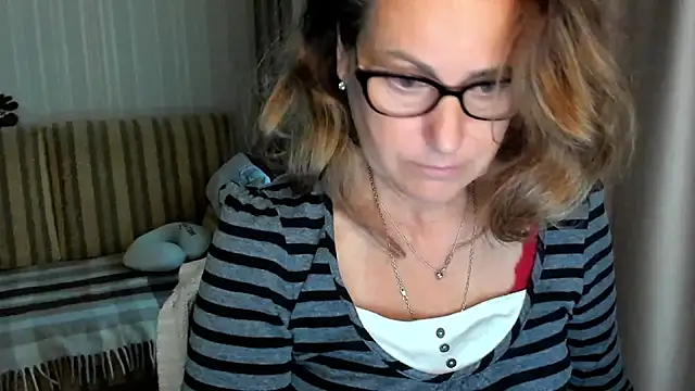 lauraoven online show from September 29, 2025, 8:54 am