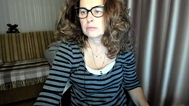 lauraoven online show from November 28, 2025, 11:54 am