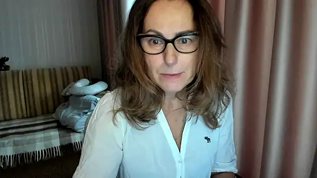 lauraoven online show from November 14, 2025, 8:07 am