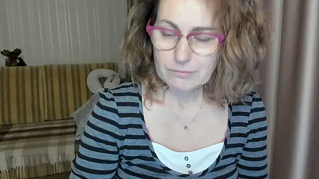 lauraoven online show from March 18, 2025, 1:44 pm