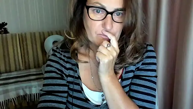 lauraoven online show from October 1, 2025, 2:21 pm