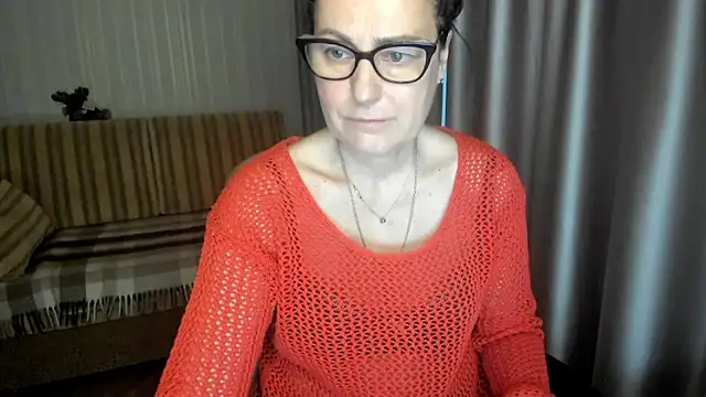 lauraoven online show from December 23, 2025, 7:29 am