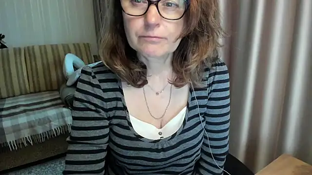 lauraoven online show from June 3, 2026, 5:17 pm