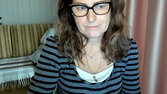 lauraoven online show from October 29, 2025, 8:13 am