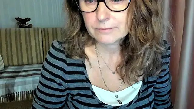 lauraoven online show from October 26, 2025, 8:37 am