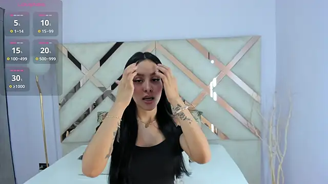 tati saldarriaga online show from November 18, 2025, 8:01 pm