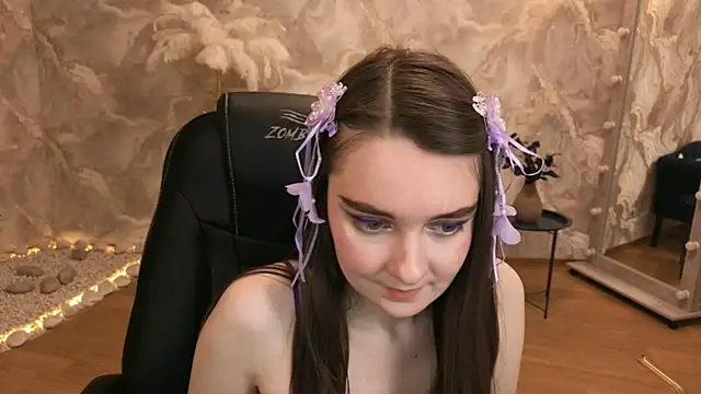 Snapshot of CloudGrace chatting on February 1, 2026, 6:17 pm CloudGrace online show from February 1, 2026, 6:17 pm