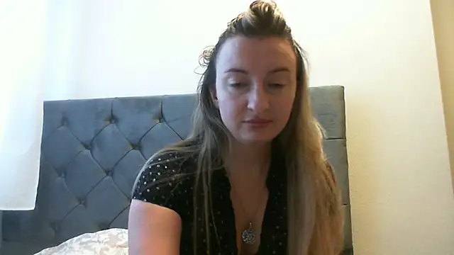 SusanCurt online show from December 17, 2025, 12:21 pm