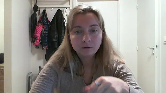 SusanCurt online show from October 13, 2025, 8:38 am