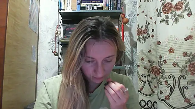 SusanCurt online show from September 9, 2025, 6:50 pm