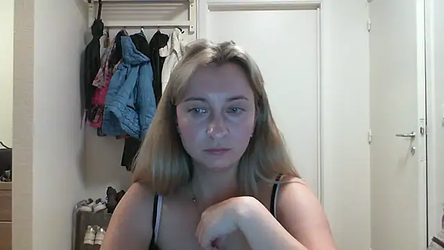 SusanCurt online show from October 11, 2025, 2:40 pm