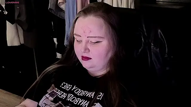 EMMA  CONNOR online show from November 7, 2025, 10:57 pm