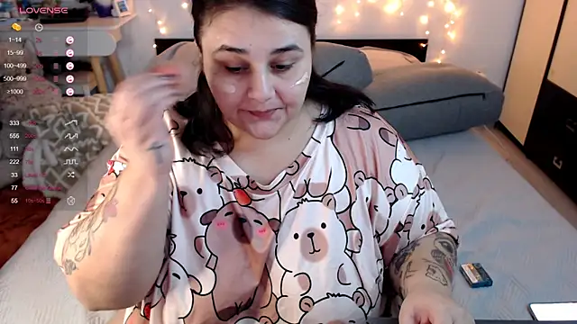 naughtykiss online show from October 8, 2025, 6:26 am