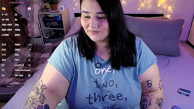 naughtykiss online show from April 2, 2026, 3:24 am