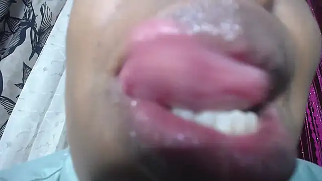 crystalbxx online show from July 12, 2026, 8:20 pm
