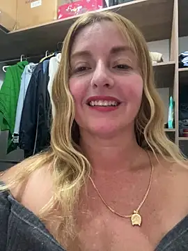 moniquerainx online show from June 19, 2026, 2:17 am