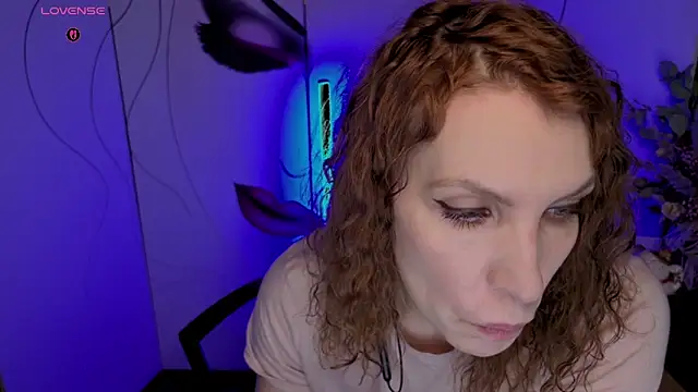 JohansonKatie online show from December 19, 2025, 3:32 am