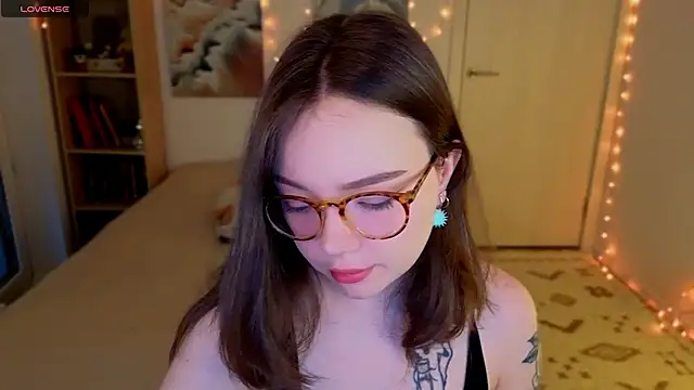 MilenaSaint online show from April 15, 2026, 3:56 am