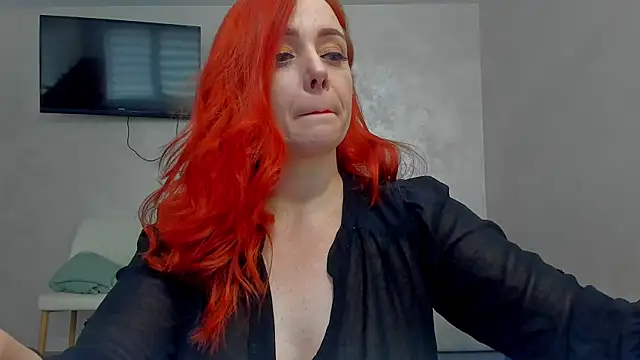 emilianna666 online show from April 18, 2026, 8:49 am