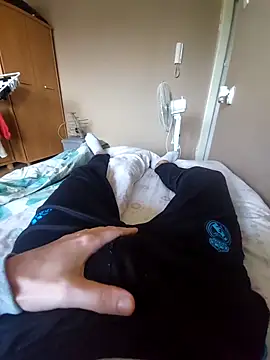 MlodyDres online show from September 17, 2025, 7:32 am