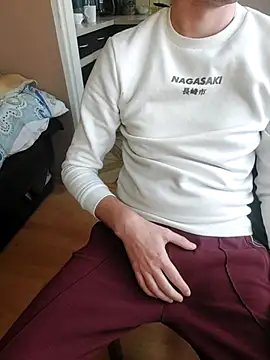 MlodyDres online show from September 13, 2025, 9:31 am