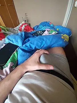 MlodyDres online show from October 5, 2025, 6:37 am