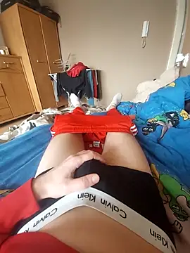 MlodyDres online show from February 21, 2025, 11:33 am