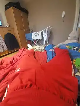 MlodyDres online show from February 5, 2025, 2:37 pm