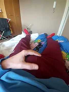 MlodyDres online show from November 7, 2025, 7:35 am