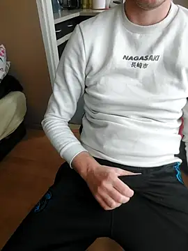 MlodyDres online show from October 4, 2025, 8:05 am