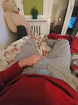 MlodyDres online show from February 10, 2026, 7:24 pm