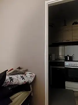 MlodyDres online show from October 14, 2025, 4:40 pm