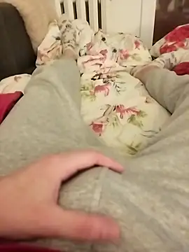 MlodyDres online show from February 9, 2026, 7:23 pm