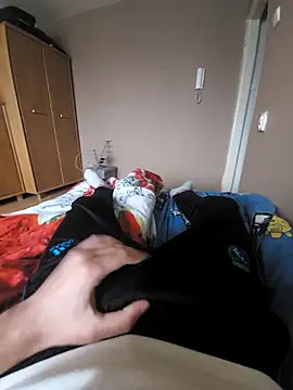 MlodyDres online show from October 6, 2025, 3:46 pm