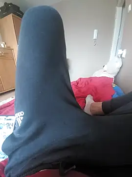 MlodyDres online show from February 28, 2025, 1:36 pm