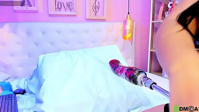 leylla  online show from March 13, 2025, 8:22 pm