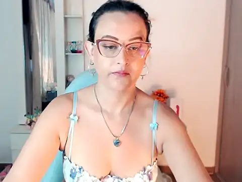 BOREAL MOON online show from November 20, 2025, 4:07 pm