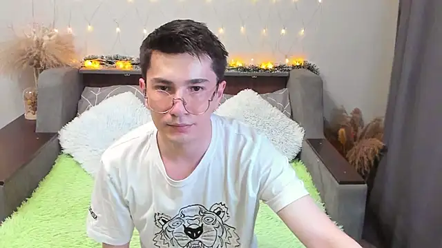 Yumi steve online show from January 10, 2025, 11:39 pm