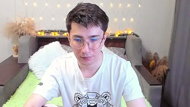 Yumi steve online show from January 18, 2025, 11:44 pm