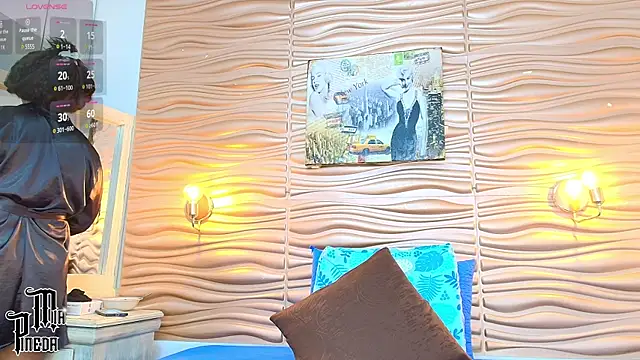 mia pineda online show from September 18, 2025, 7:50 pm