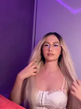 mollyxxx online show from November 8, 2025, 2:48 am