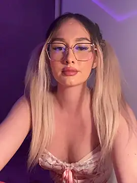 mollyxxx online show from February 3, 2026, 2:53 am