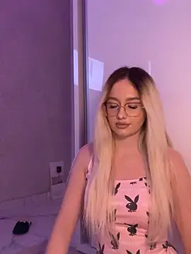 mollyxxx online show from November 26, 2025, 12:49 pm