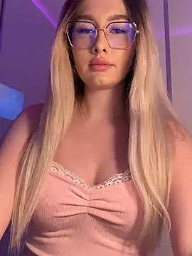 mollyxxx online show from March 10, 2026, 4:05 am